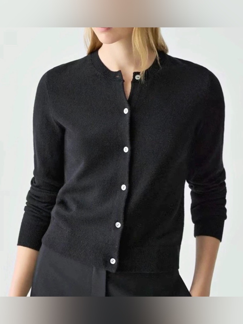 THEORY CREWNECK CASHMERE LONG SLEEVE CARDIGAN P **************SIZE: MEDIUM
